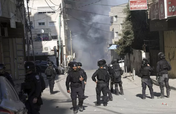 Οι συγκρούσεις είναι συχνές μεταξύ των εποίκων και του παλαιστινιακού πληθυσμού στη Δυτική Όχθη