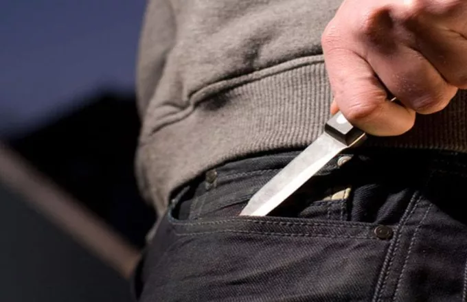 Νύχτα τρόμου για νεαρά άτομα στη Λάρισα – Άνδρας άρχισε να τους κυνηγάει κρατώντας μαχαίρι