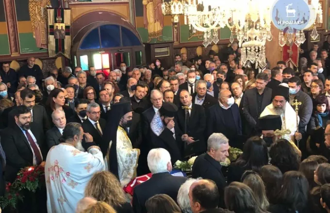 Νεκτάριος Σαντορινιός: H κηδεία σε κλίμα οδύνης- Βίντεο