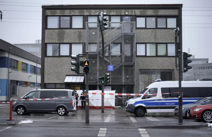 Γερμανία: Επιδρομή της αστυνομίας σε σπίτια υπόπτων για συμμετοχή στην οργάνωση "Πολίτες του Ράιχ" - Ένας αστυνομικός τραυματίας