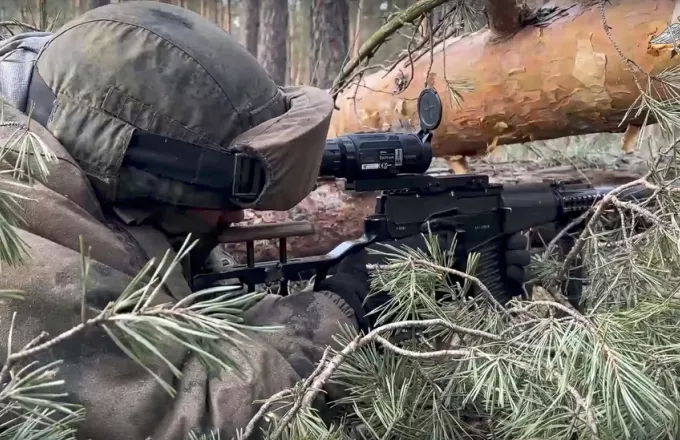 Ο ρωσικός στρατός λέει πως «βελτιώνει τις θέσεις του» στη βορειοανατολική Ουκρανία