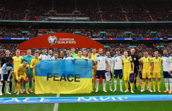 EURO 2024 «Ειρήνη»: Το μήνυμα που έστειλαν στο Γουέμπλεϊ οι ποδοσφαιριστές της Αγγλίας και της Ουκρανίας