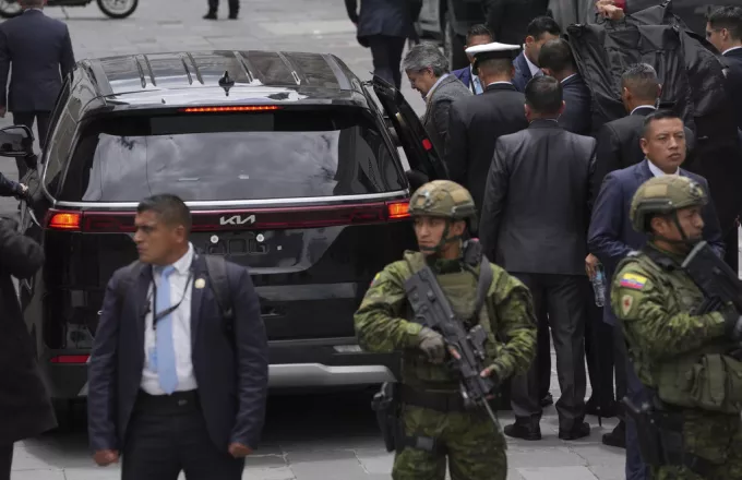 Ισημερινός: Εγκρίνεται η οπλοφορία και η οπλοχρησία των πολιτών «για λόγους ασφαλείας»