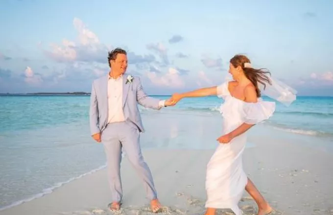 Ο Jamie Oliver και η σύζυγός του Jools ανανέωσαν τους γαμήλιους στις Μαλδίβες