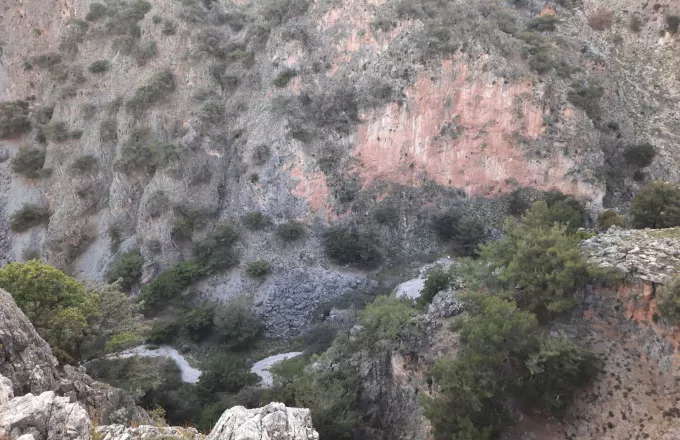 Κρήτη: Τουρίστας έχασε τον προσανατολισμό του σε φαράγγι - Δείτε φωτογραφίες