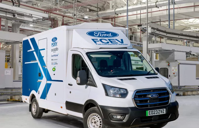 hydrogen_fuel_cell_ford_e-transit_front_at_dagenham