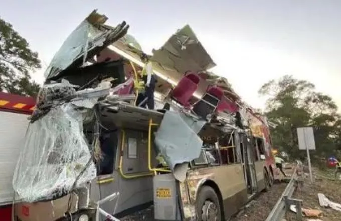 Μεξικό: 26 νεκροί σε συντριβή φορτηγού και επιβατικού λεωφορείου  - Δείτε φωτο
