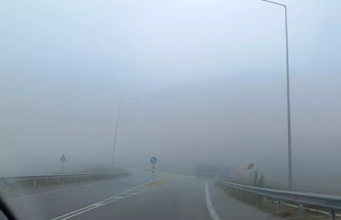 Κρήτη: «Χάθηκε» ο δρόμος από την πυκνή ομίχλη - Δείτε φωτογραφίες