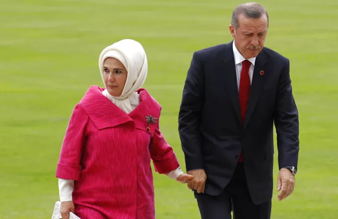Ο Ερντογάν με τη σύζυγό του 