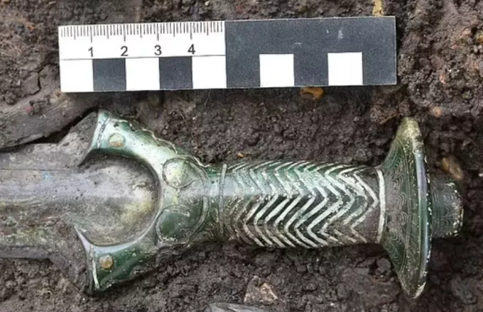  Άψογα διατηρημένο σπαθί 3.000 ετών βρέθηκε σε αρχαίο τάφο στη Γερμανία