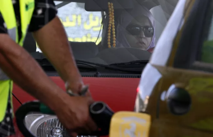 Λιβύη: Με αναστολή στις εξαγωγές πετρελαίου απειλεί η παράλληλη κυβέρνηση 