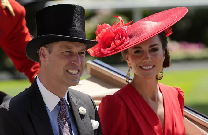Kate Middleton: Το σπάνιο κλικ- Τρυφερό φιλί με τον πρίγκιπα William