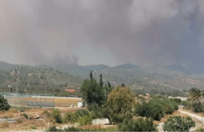 Φωτιά στη Ρόδο: Μήνυμα 112 για εκκένωση των χωριών Λάρδο και Πυλώνα  