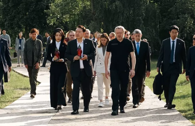 Αιφνιδιαστική επίσκεψη του Νοτιοκορεάτη προέδρου Γιουν στην Ουκρανία 