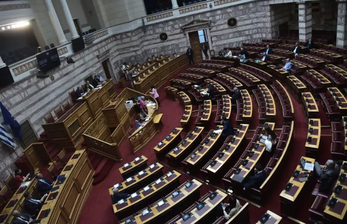 Βουλή: Την Τρίτη σε επιτροπή το νομοσχέδιο Μενδώνη για το ελληνόφωνο τραγούδι