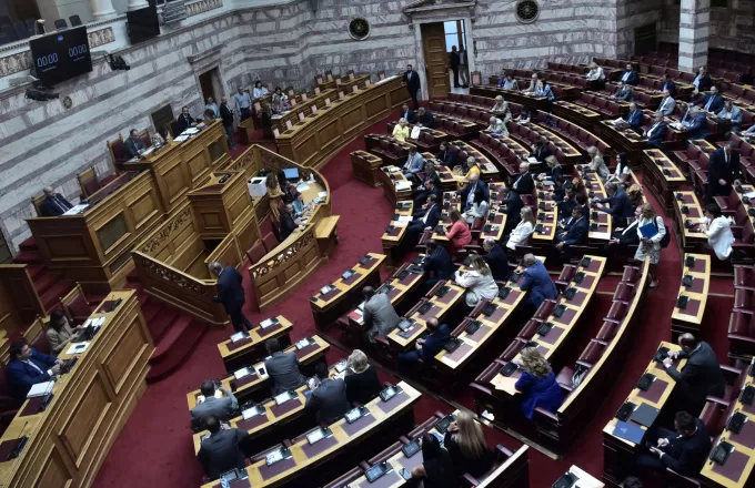 Παρατείνεται η δημόσια διαβούλευση για το νομοσχέδιο του υπουργείου Εργασίας
