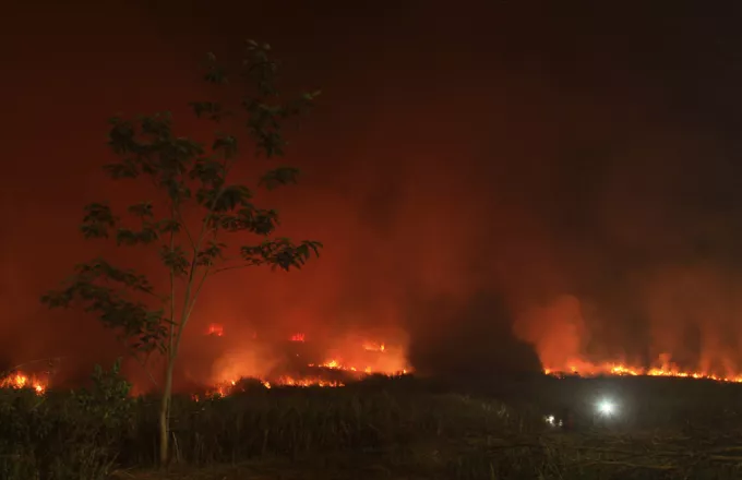 Ινδονησία: 2 νεκροί και πάνω από 150 σπίτια καταστράφηκαν σε φωτιά