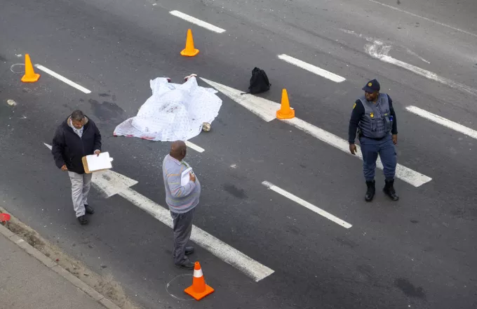 Επεισοδιακές διαδηλώσεις οδηγών ταξί στο Κέιπ Τάουν – Τουλάχιστον 5 νεκροί