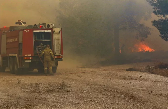 Ελλάδα: 12 φωτιές από 300 κεραυνούς που έπεσαν στην Αττική σε μόλις 3 ώρες