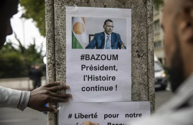Το στρατιωτικό καθεστώς στον Νίγηρα δικάζει τον Μπαζούμ
