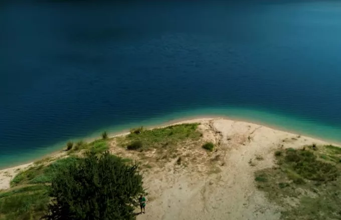 Ζαραβίνα: Κολύμπι στην μυστηριώδη λίμνη της Ηπείρου