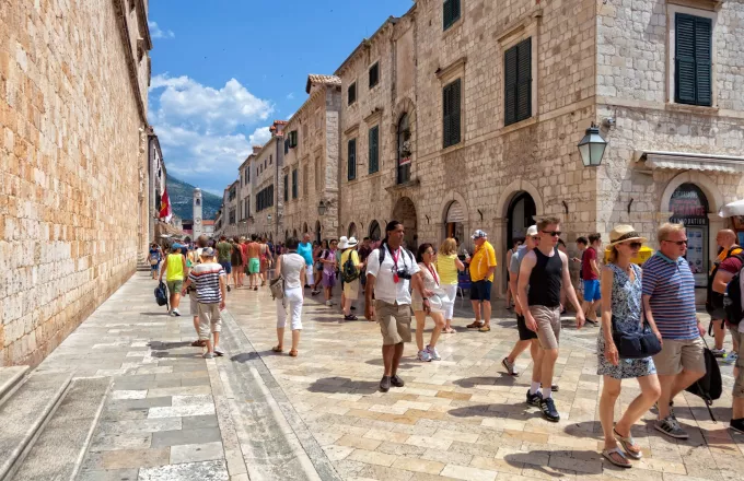 Χρονιά - ρεκόρ για τον ελληνικό τουρισμό 