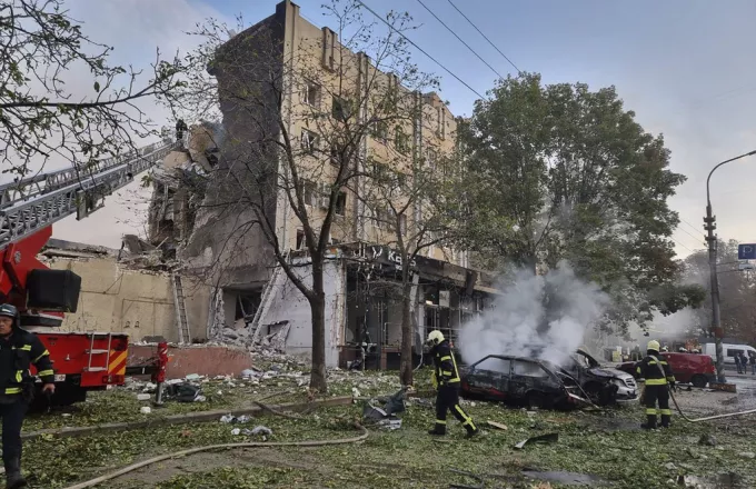 Ουκρανία: Βομβαρδισμοί στην Αβντιίβκα- Οι Ρώσοι προσπαθούν να περικυκλώσουν
