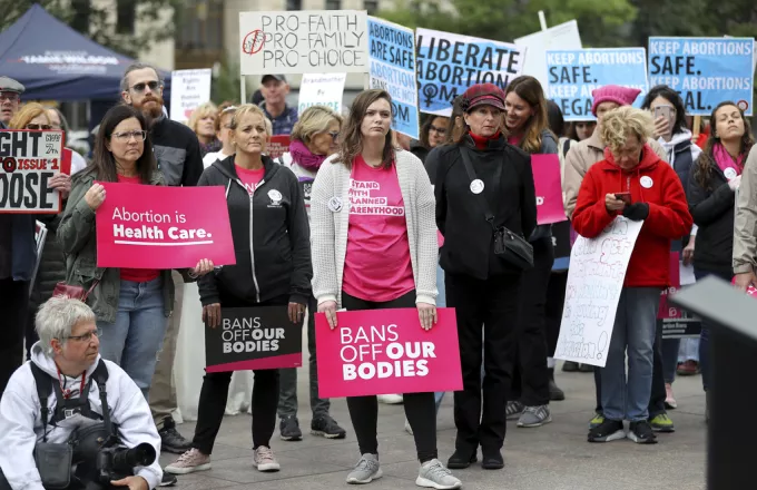 ΗΠΑ: Το Ανώτατο Δικαστήριο ακυρώνει περιορισμούς για το χάπι της άμβλωσης