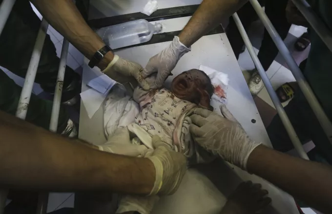 Ισραήλ: Όμηρος της Χαμάς γέννησε στη Γάζα