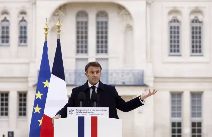 Ο Μακρόν δηλώνει «αποφασιστικότητα» να επιτύχει απελευθέρωση Γάλλων ομήρων