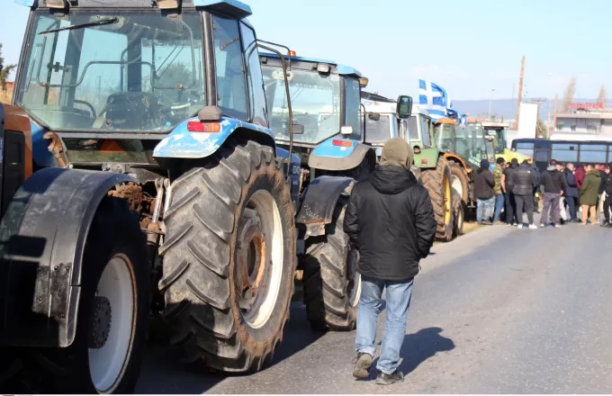 Aνυποχώρητοι οι αγρότες: «Δεν φεύγουμε από τα μπλόκα με αυτά τα μέτρα»