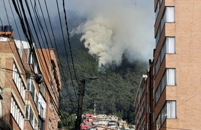 «Υπάρχουν 21 ενεργές εστίες φωτιάς σε όλη τη χώρα»