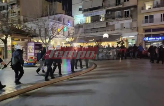 Νέα πορεία αντιεξουσιαστών στην Πάτρα - Προκάλεσαν ζημιές στα ΕΛΤΑ