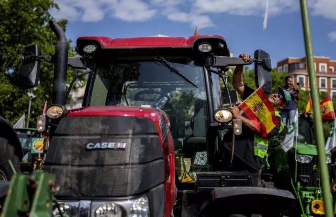 Ισπανία: Οι αγρότες συνεχίζουν τις κινητοποιήσεις