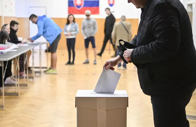 Σλοβακία: Στις κάλπες σήμερα για το β΄γύρο των προεδρικών εκλογών - Μονομαχία Κόρτσοκ- Πελεγκρίνι 
