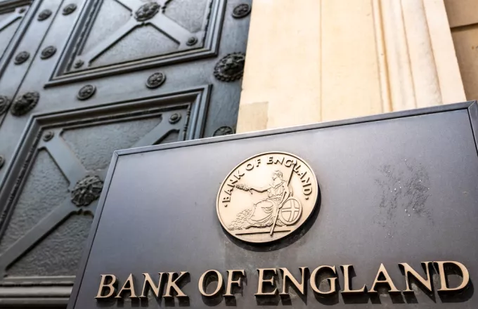 Σταθερό στο 5,25% το επιτόκιο της Τράπεζας της Αγγλίας