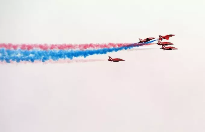 Κόκκινα Βέλη: Η εντυπωσιακή επίδειξη των Red Arrows στο Παλαιό φάληρο