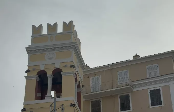 Κέρκυρα: Το εμβληματικό κωδωνοστάσιο της ενετικής εκκλησίας «Aνουντσιάτα»
