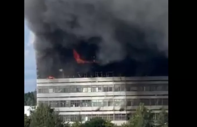 Φωτιά σε κτίριο στη Μόσχα