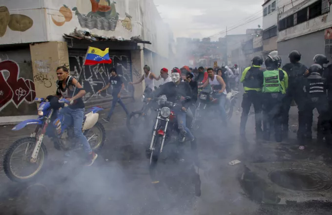 Βενεζουέλα: Xιλιάδες στους δρόμους ενάντια στην επανεκλογή Μαδούρο 
