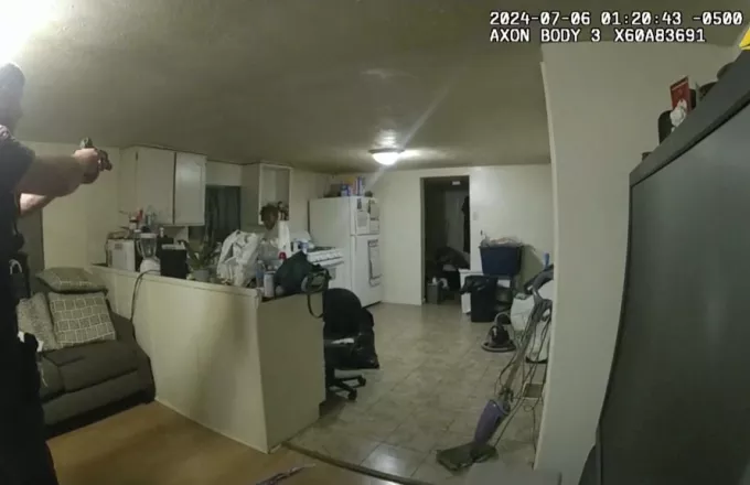 ΗΠΑ: Αστυνομικός πυροβολεί και σκοτώνει γυναίκα μέσα στο σπίτι της