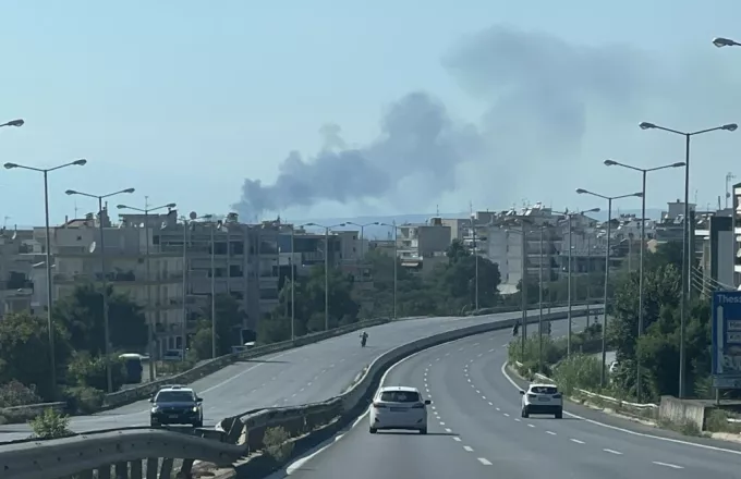 Μαίνεται η φωτιά που εκδηλώθηκε σε χαμηλή βλάστηση το μεσημέρι της Κυριακής λίγο έξω από την Ξάνθη