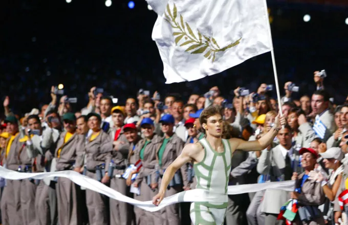 Ολυμπιακοί Αγώνες: Ο Γιώργος Σαμπάνης πριν 20 χρόνια στην Τελετή Έναρξης της Αθήνας