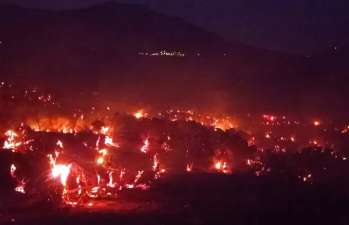 Νύχτα - εφιάλτης στο Νότιο Ρέθυμνο, σκληρή «μάχη» με τις φλόγες - Δείτε βίντεο