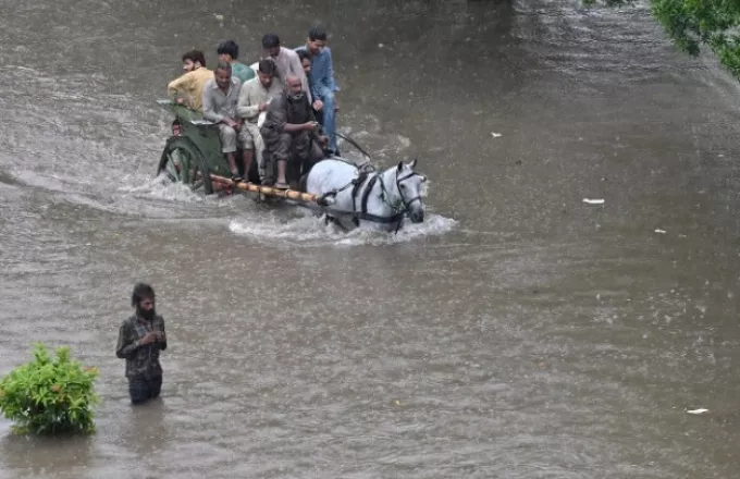 Πακιστάν: Ρεκόρ βροχής στη Λαχόρη