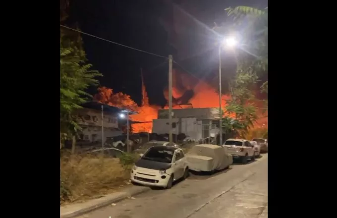 Πυρκαγιά σε οικόπεδο στους Αγίους Αναργύρους