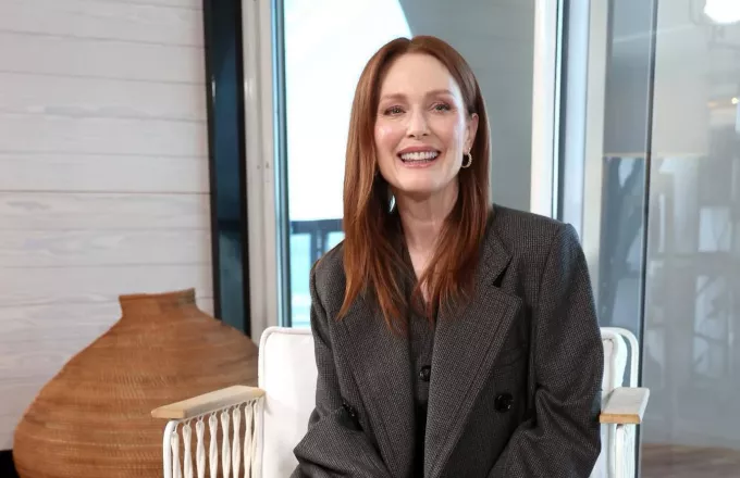 Χαρές στο σπίτι της Julianne Moore. Αρραβώνιασε τον γιο της