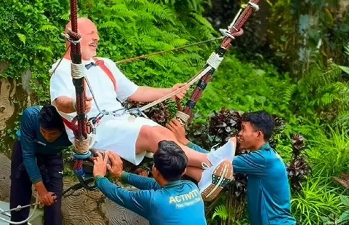 Νίκος Μουτσινάς: Και κούνια -ξανά- και zipline και αγκαλιές με ελεφαντάκια!