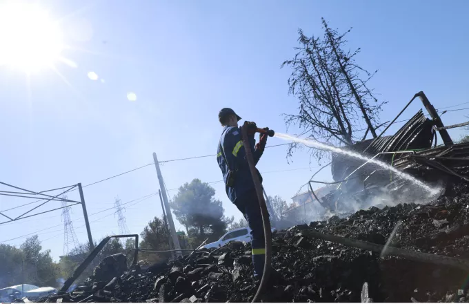 Πρόστιμα 4.640 ευρώ για πυρκαγιά από πρόθεση στους 2 συλληφθέντες ανήλικους στη Γλυφάδα 