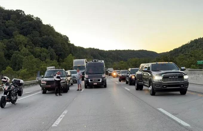 Πυροβολισμοί σε αυτοκινητόδρομο του Κεντάκι - Ανθρωποκυνηγητό για τον δράστη 